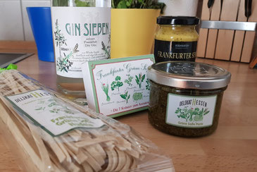 Grüne Soße everywhere: Pasta, Pesto, Gin, Kräuter