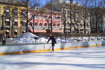 Eislaufbahn zwischen Stortinget und Nationaltheater