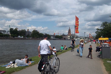 Promenade zwischen Main und Museen