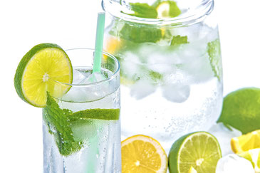 Wasser Mineralwasser gegen Kopschmerzen natürliche Mittel Healthlove gesund leben