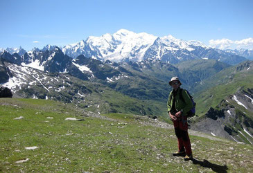 Les "Beaux Prés" du Buet, avec le Mont Blanc au fond.