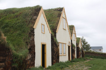 Freilichtmuseum Glaumbaer mit originellen grassbewachsenen Häusern - Exklusive Islandsrundreise von My own Travel ©My own Travel