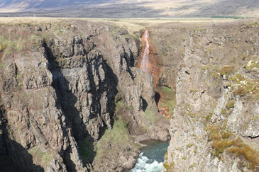 Tiefe Schlucht des Kolugljufur Canyon auf dem Weg nach Westisland - Exklusive Islandsrundreise von My own Travel ©My own Travel