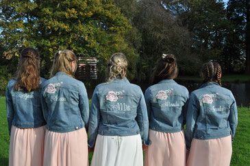 Bedrukt spijkerjasje voor bride squad bruidsmeisjes
