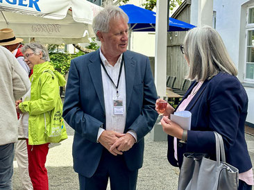 Stephan Reuß, Vorstandsvorsitzender des Fördervereins      im Gespräch mit Frau Ministerin Dorit Stenke