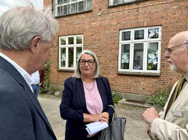 Ministerin Stenke mit Stephan Reuß und Joachim      Brunkhorst, Kreistagsausschuss Jugend, Bildung und Kultur