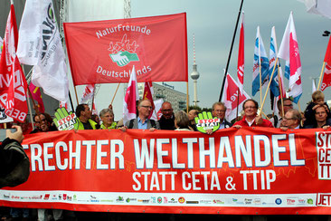 Demo in Berlin am 17.9.2016 - mit Rednern Michael Müller (SPD) Vors.Naturfreunde Dt, Vors. BUND, Jan Stöß (SPD Berlin). Foto: Helga Karl