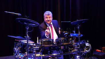 Jürgen / Drums, Gesang und Moderation