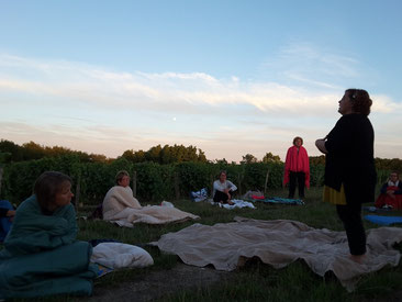 relaxation-degustation-sophrologie-activite-insolite-vignoble-Vouvray-Tours-Amboise-Touraine-Vallee-Loire-Rendez-Vous-dans-les-Vignes-Myriam-Fouasse-Robert