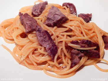 Spaghetti mit Rindfleischstreifen