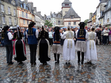 Initiation à la danse pour les danseurs de danse bretonne au centre ville de Quimper