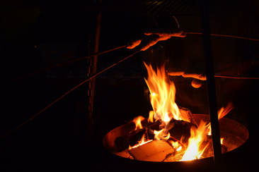 Ferienhaus Zeitlos an der Sieg, Stockbrot in der Feuerschale