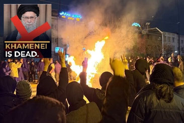 Folk danser på gaden i Teheran 