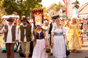Höhepunkt auch des Heidefestes 2015: der Festumzug