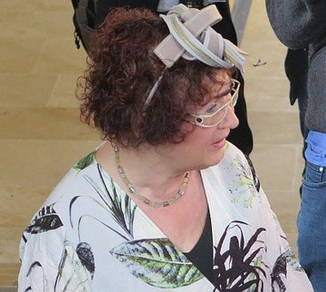 Gerlinde Kretschmann mit ihrem vielbestaunten „Fascinator“