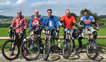 Klaus Wagenstetter, Sandro Cramer, Simon Schmidmayr, Marc und Dennis Kuznik im Bikepark Samerberg