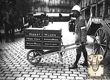 Robert Wilson l'Homme Cible Autour du Monde Avec sa Malle Louis Vuitton