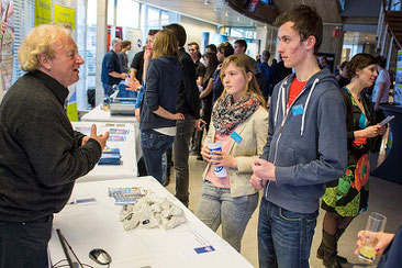 Technasiumleerlingen in gesprek met bedrijven op de Technasium Brabant-Oost Netwerkbijeenkomst 2014.