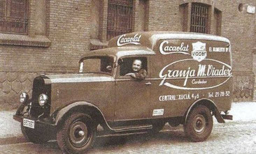 1931, vehicle repartiment Granja Viader, fundadora de Cacaolat. Barcelona, Catalunya.