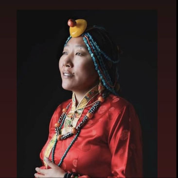 Gazom Lhamo, Mantrasingen, Mantra, Heilmantra, tibetische Lieder, traditionelle tibetische Tracht