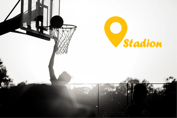 Ein Basktballspieler wirft einen Korb. Ein Icon zeigt den Standort "Stadion" an.