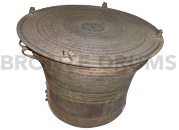 Fig. 8. Yangon National Museum classic Karenni Drum (4x2 frogs - D50 / H40 cm)
