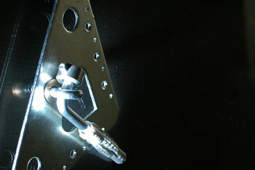 Bildaufhänger mit Ringschraube