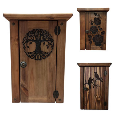 Handgefertigter Schlüsselkasten aus Holz mit dekorativem Motiv – einzigartiges Unikat von Jvi handmade, Onlineshop für handgemachte Kleinmöbel und Dekoartikel