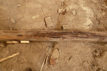 Verfaulter Balken unter Fußboden, Balkenlage in Auffüllung