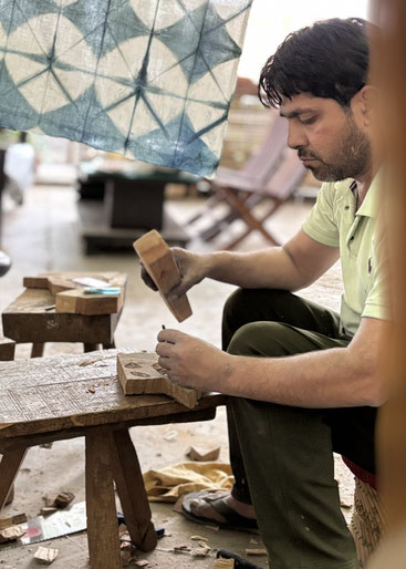 HAND-CARVED BLOCK PRINT STAMP 1 DAY WORKSHOP TRADITIONAL INDIAN WOOD CARVING TECHNIQUE