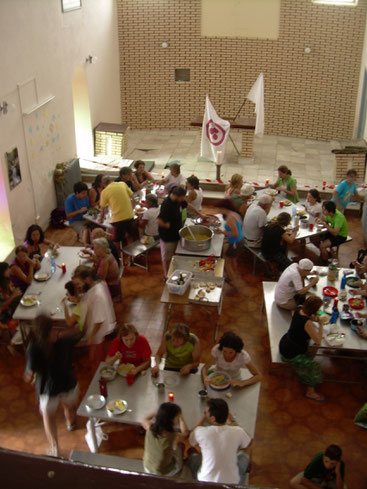 Comida en un albergue. Peregrinación del 2011