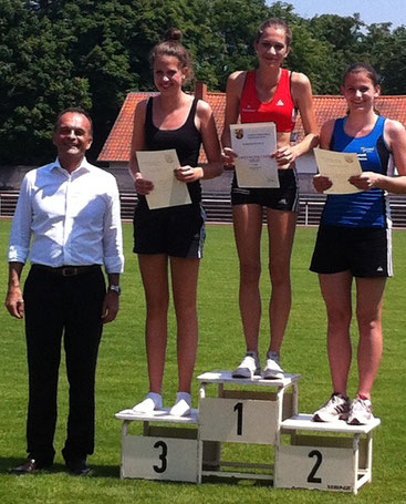Mit 1,36m erreichte Jana Riether (9d) den 3. Platz im Hoch- sprung