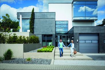 txn. Massivhäuser aus dem konsequent natürlichen Baustoff Beton ermöglichen individuelles Wohnen in lichtdurchfluteten, großzügig geschnittenen Räumen. Foto: betonbild/txn