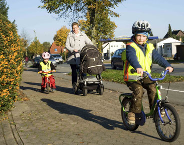 Vor allem die Mitversicherung von Kindern sollte regelmäßig überprüft und eventuelle Lücken im Versicherungsschutz sollten geschlossen werden. Foto: djd/HDI