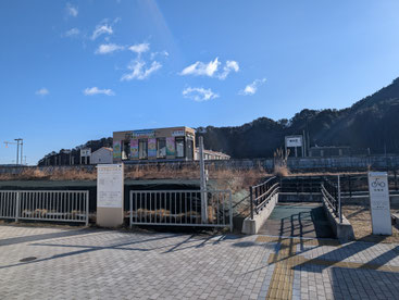 震災後の鵜住居駅(2025年撮影)