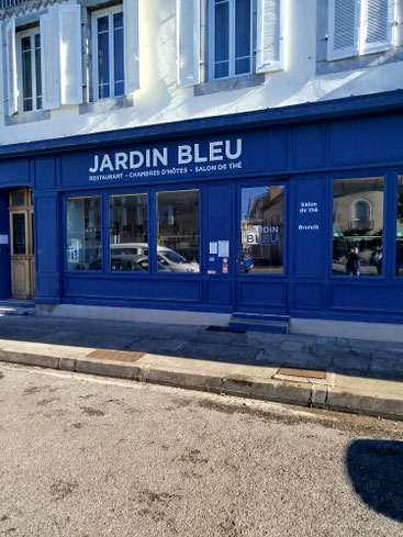 Elisabeth Augendre artiste peintre en Ariège expose au Jardin Bleu chambres d'hôtes restaurant à St Girons novembre 2025