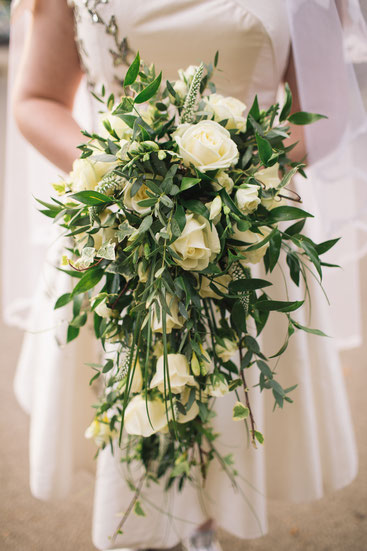 Bouquet de mariée : le bouquet à la Vierge. Traditions du mariage par La cinquième Saison.