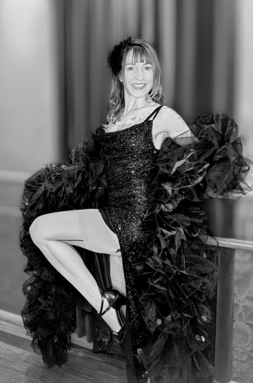 Burlesque Kurs Unterricht München Bayern, Deutschland, Burlesque Pin-up Girl lernen, Burlesque-Lehrerin, Burlesqueschule, Schule für Burlesque, Burlesque Academy, Dixie Dynamite's School Of Burlesque, Germany