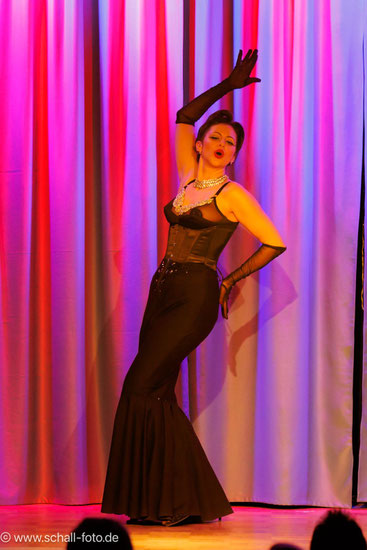Burlesque Kurs Unterricht München Bayern, Deutschland, Burlesque Pin-up Girl lernen, Burlesque-Lehrerin, Burlesqueschule, Schule für Burlesque, Burlesque Academy, Dixie Dynamite's School Of Burlesque, Germany
