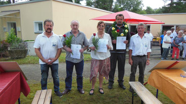 v. li. n. re.  2. Vorsitzender Norbert Oelschläger, Reinhardt Schmidt, Doris u. Ralf Effinghausen u. 1. Vorsitzender Manfred Macher