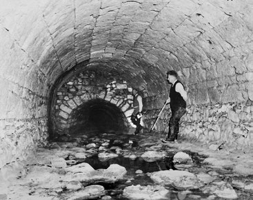 Erforschung der Römerquelle. Bild: Archiv Altstadtleist, Fotograf E. Matile.