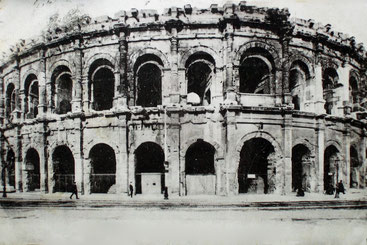 Postkarte des Amphitheaters von Nîmes. ETH-Bibliothek Zürich, Bildarchiv, 261117-RE, Public Domain
