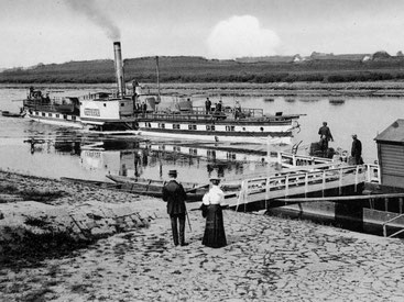 Schiffhaltestelle mit Dampfer Germania. Foto: Wikipedia, Brück & Sohn Kunstverlag Meissen, Public Domain