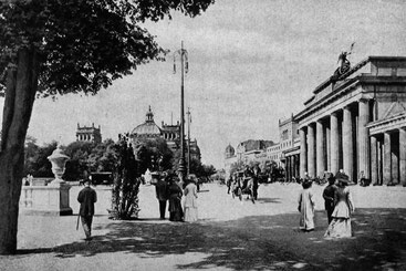 Berlin, Platz vor dem Brandenburger Tor. F: Bildarchiv der ETH-Bibliothek Zürich, 46796-RE, Public Domain