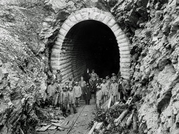 Arbeiter beim Weissensteintunnel, Gänsbrunnen. Bildarchiv der ETH Bibliothek Zürich, Hs 1002 0007 011, Public Domain