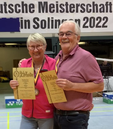 Brigitte Prax u. Arno Schley auf dem Bronze-Treppchen