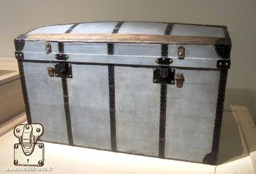 Naissance Des Coffres Bois Anciens Et Malles Bombees Malle2luxe