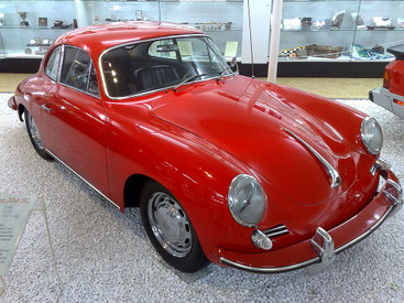  Porsche 356 SC im Auto- und Technikmuseum Sinsheim https://commons.wikimedia.org/wiki/File:Porsche_356_SC_1964.jpg  LSDSL, CC BY-SA 3.0 <https://creativecommons.org/licenses/by-sa/3.0>, via Wikimedia Commons