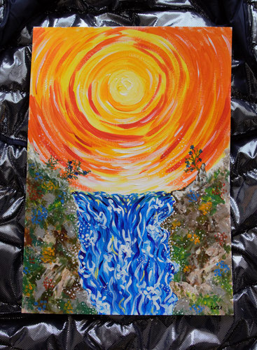 Ein selbstgemaltes Bild mit Acrylfarben. Zu sehen ist eine große Sonne, sie füllt den oberen Teil des Bildes aus. Sie ist leuchtend gelb und orange. Direkt unter der Sonne entspringt Wasser, wie eine Quelle aus verschiedenen Blautönen.