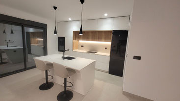 cocina puente, cocina blanca, cocina con isla, cocina torredelcampo, cocina jaen, cocina lacada, cocina jamilena, cocina martos, cocina torredonjimeno, cocina integrada, cocina moderna, cocina en el salón